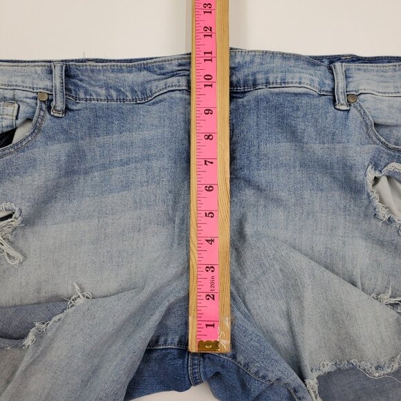 Torrid Womens 24XT Grunge Ripped Denim Shorts Light Wash Distressed Bermuda - Picture 13 of 16